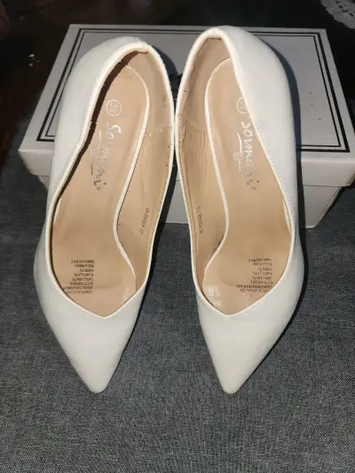 Zapatos de tacón blancos - miniatura 2