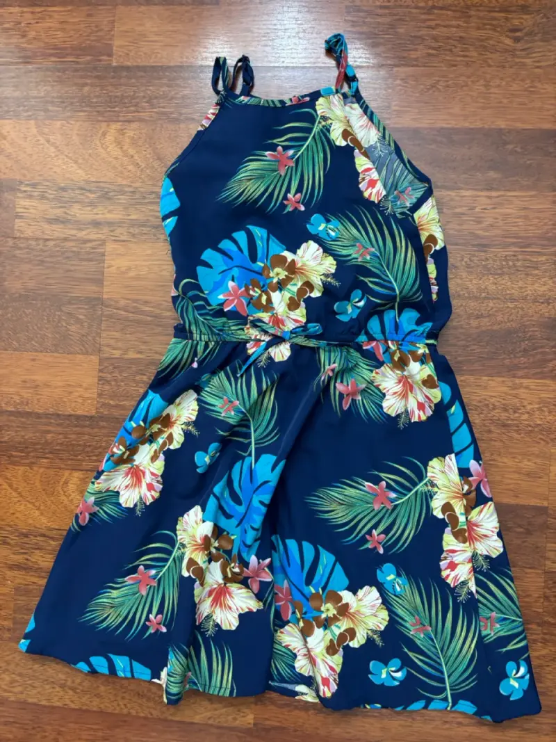 Vestido azul con estampado floral