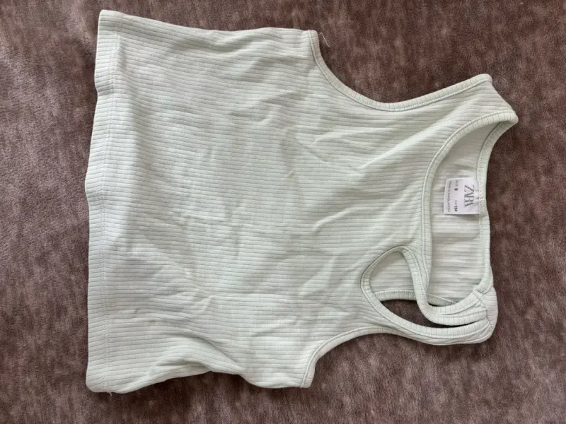 Polera sin mangas blanca Zara