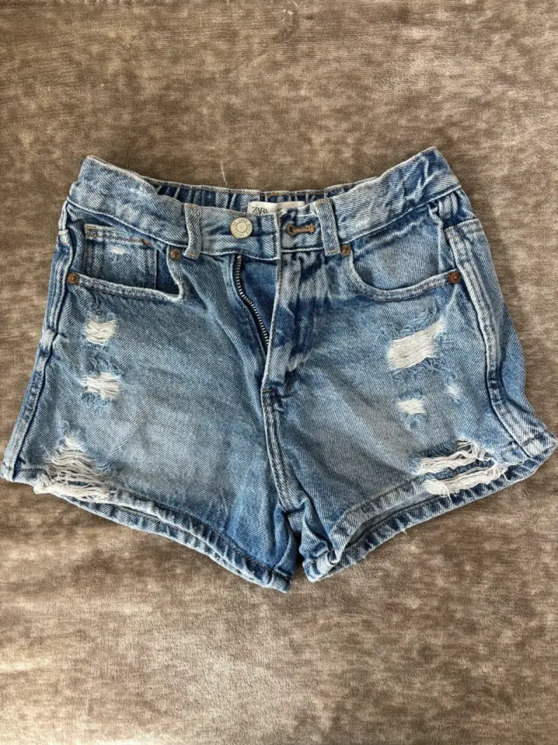 Shorts de mezclilla desgastados - 1