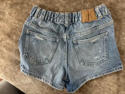 Shorts de mezclilla desgastados - miniatura 2