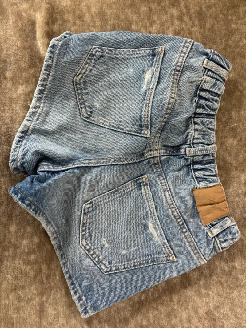 Shorts de mezclilla desgastados - 3