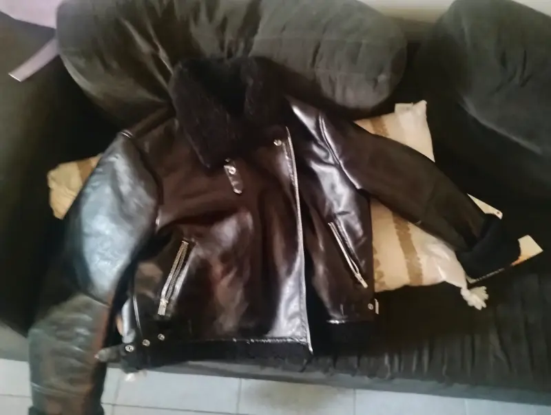 Chaqueta de cuero negra - 1