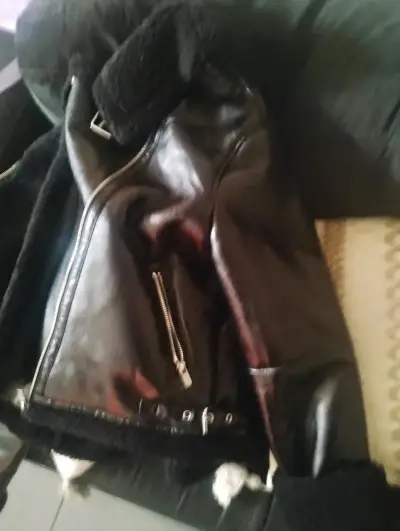 Chaqueta de cuero negra - miniatura 3