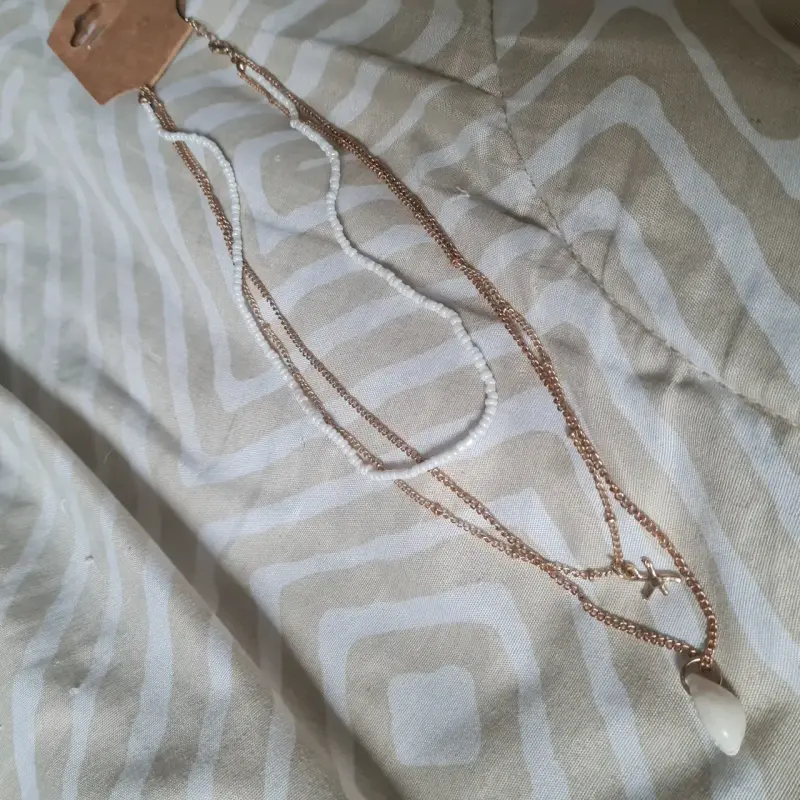 Collar de capas dorado y blanco - 1