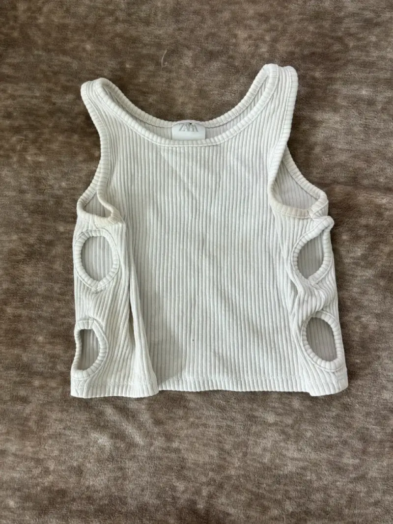 Polera blanca sin mangas