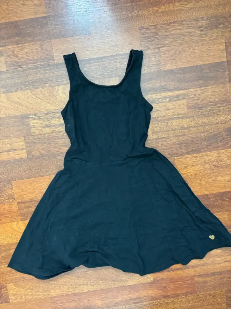 Vestido negro clásico - 2