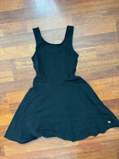 Vestido negro clásico - miniatura 2