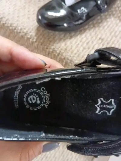 Zapatos de charol negros para niña - miniatura 1