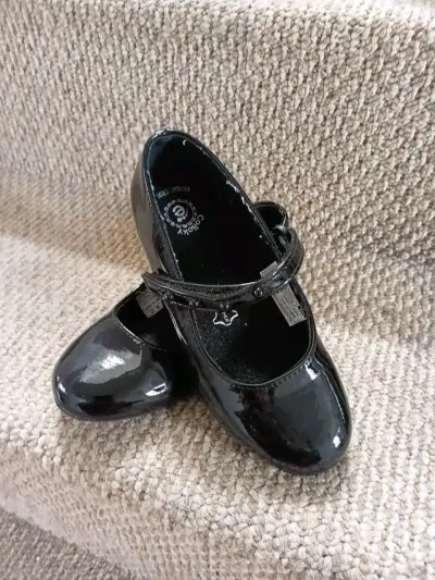 Zapatos de charol negros para niña - miniatura 2