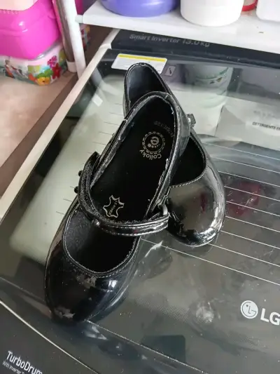 Zapatos de charol negros para niña - miniatura 4