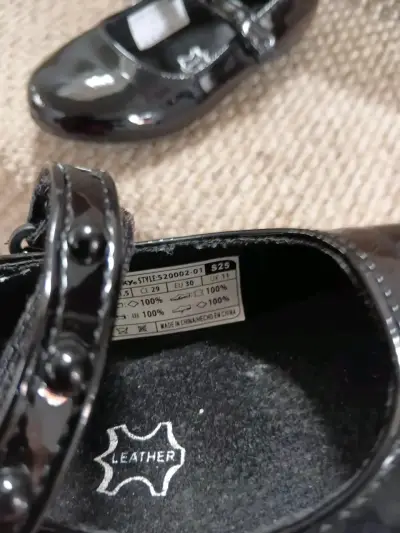 Zapatos de charol negros para niña - miniatura 5