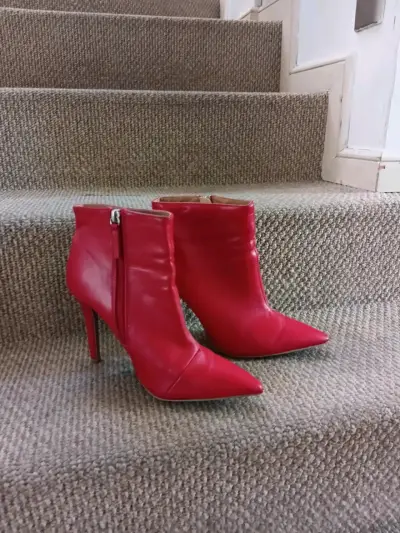 Botines rojos de tacón alto - miniatura 1