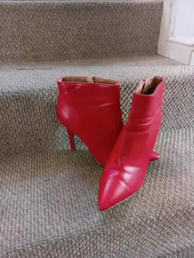 Botines rojos de tacón alto - miniatura 3