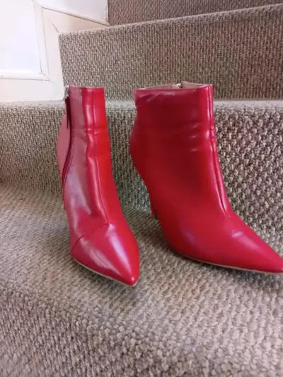 Botines rojos de tacón alto - miniatura 4