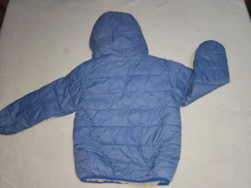 Chaqueta azul con capucha - 1