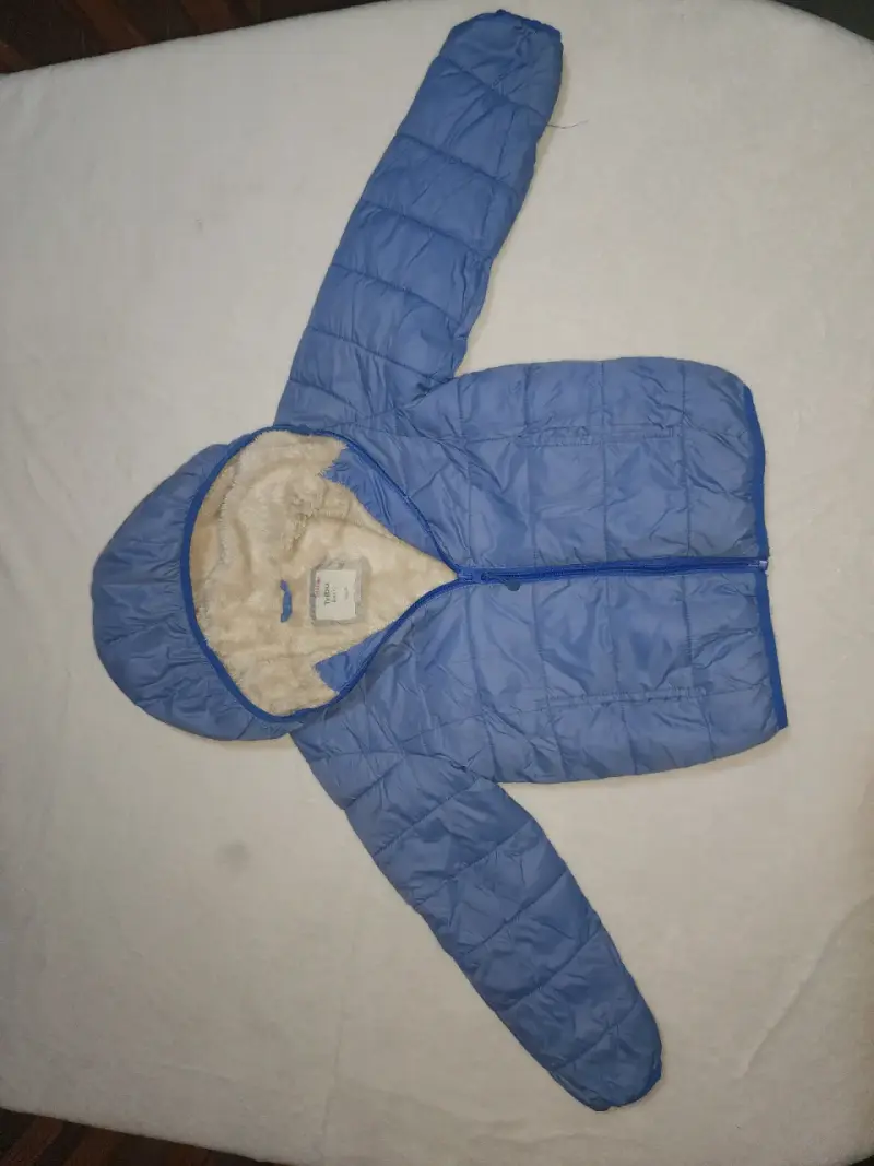 Chaqueta azul con capucha - 2