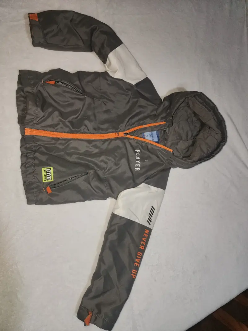 Chaqueta infantil con capucha gris - 2