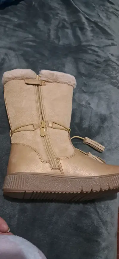 Botas beige con forro peludo - miniatura 1