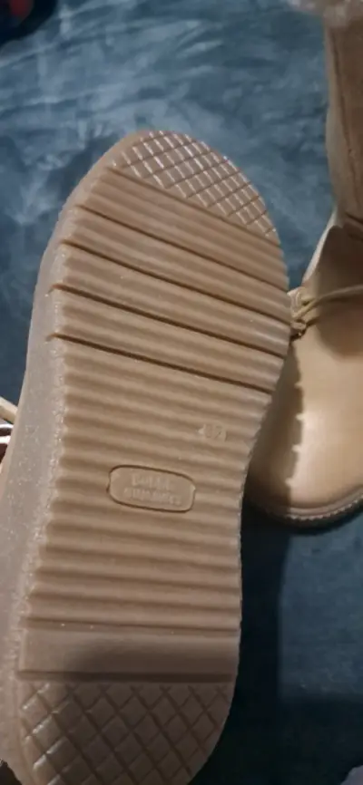 Botas beige con forro peludo - miniatura 4