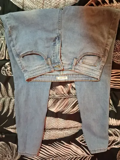 Jeans de mezclilla azul para mujer - miniatura 3