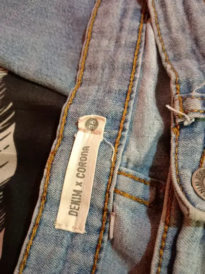 Jeans de mezclilla azul para mujer - miniatura 4