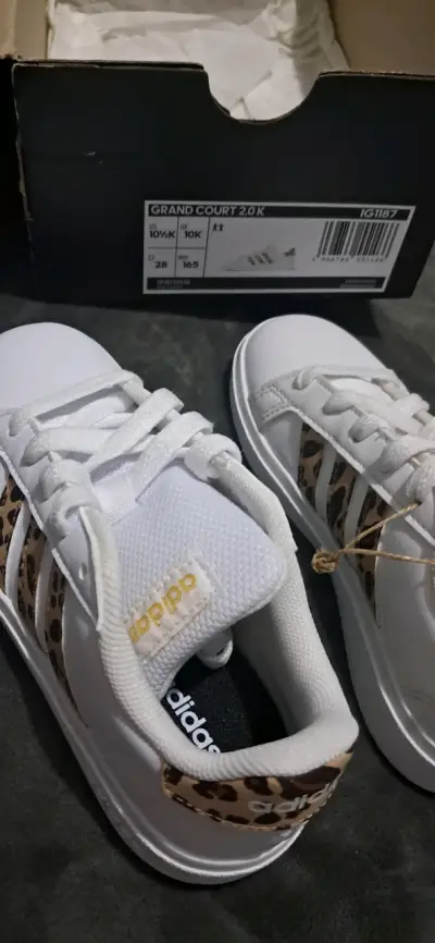 Zapatillas blancas con diseño animal print - miniatura 3