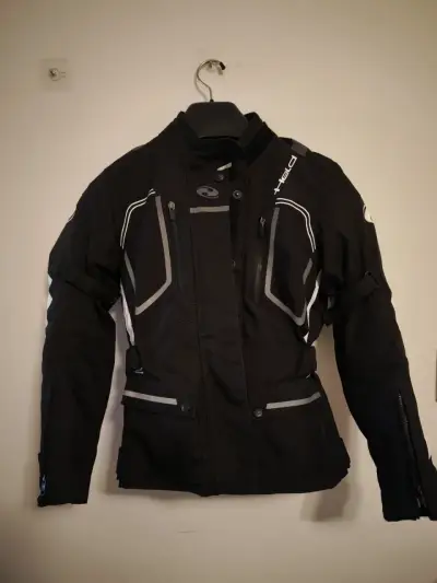 Chaqueta negra de moto - miniatura 2