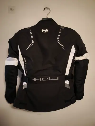 Chaqueta negra de moto - miniatura 3