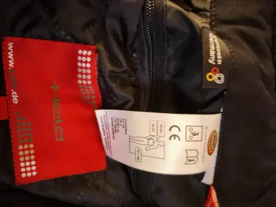 Chaqueta negra de moto - miniatura 4