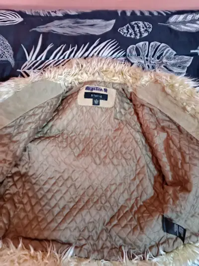Chaqueta beige con forro de peluche - miniatura 2