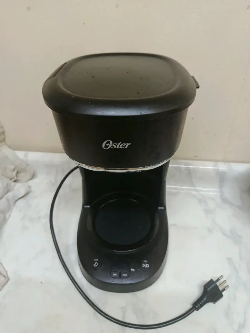 Cafetera Oster negra - 1