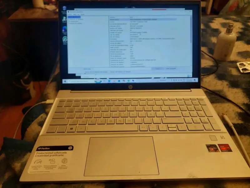 Laptop HP Pavilion 15.6 pulgadas - 1