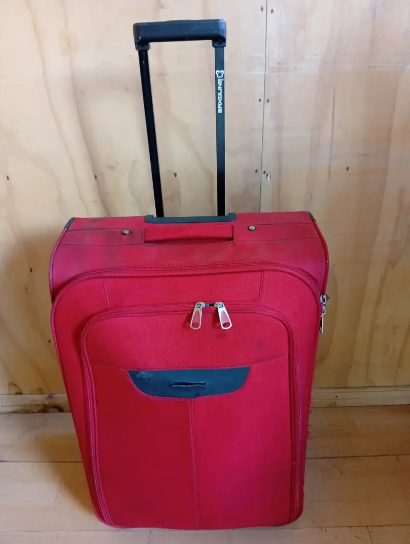Maleta roja con ruedas - 3