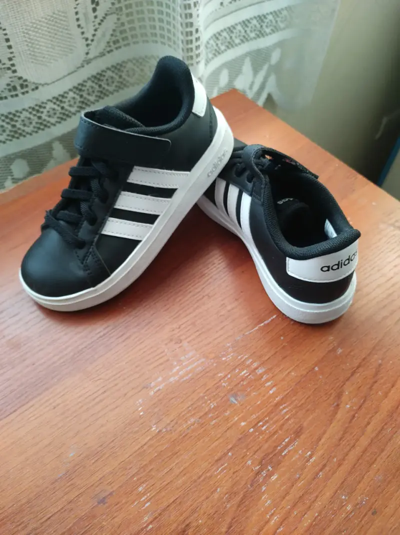 Zapatillas deportivas negras Adidas - 1