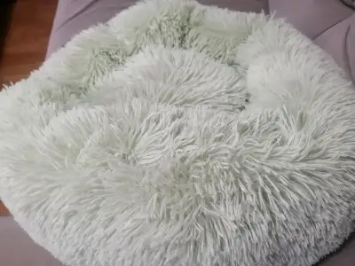Cama redonda felpuda para mascota - miniatura 3