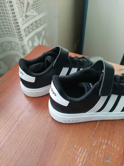 Zapatillas deportivas negras Adidas - miniatura 3