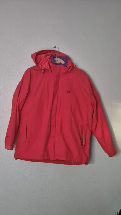 Chaqueta impermeable roja - miniatura 1