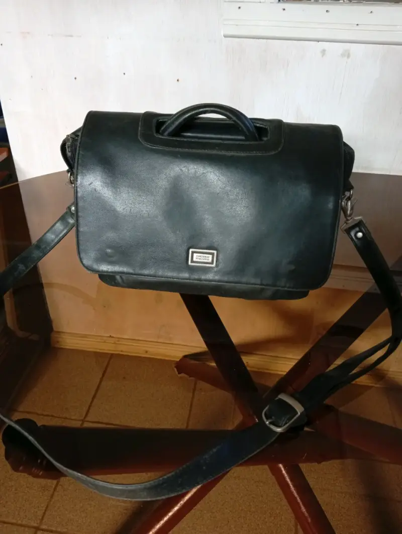 Maletín negro cuero sintético