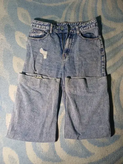 Jeans estilo roto - miniatura 1