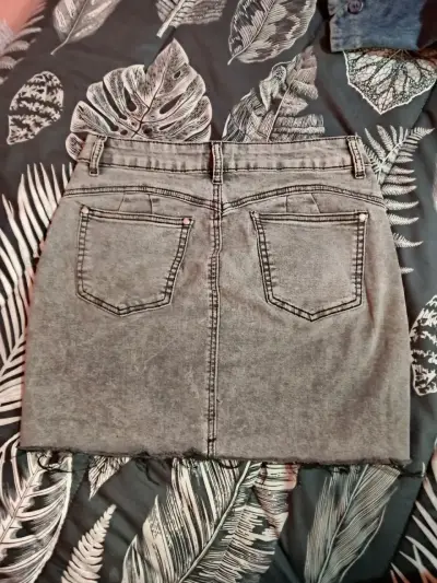 Falda de mezclilla gris - miniatura 2
