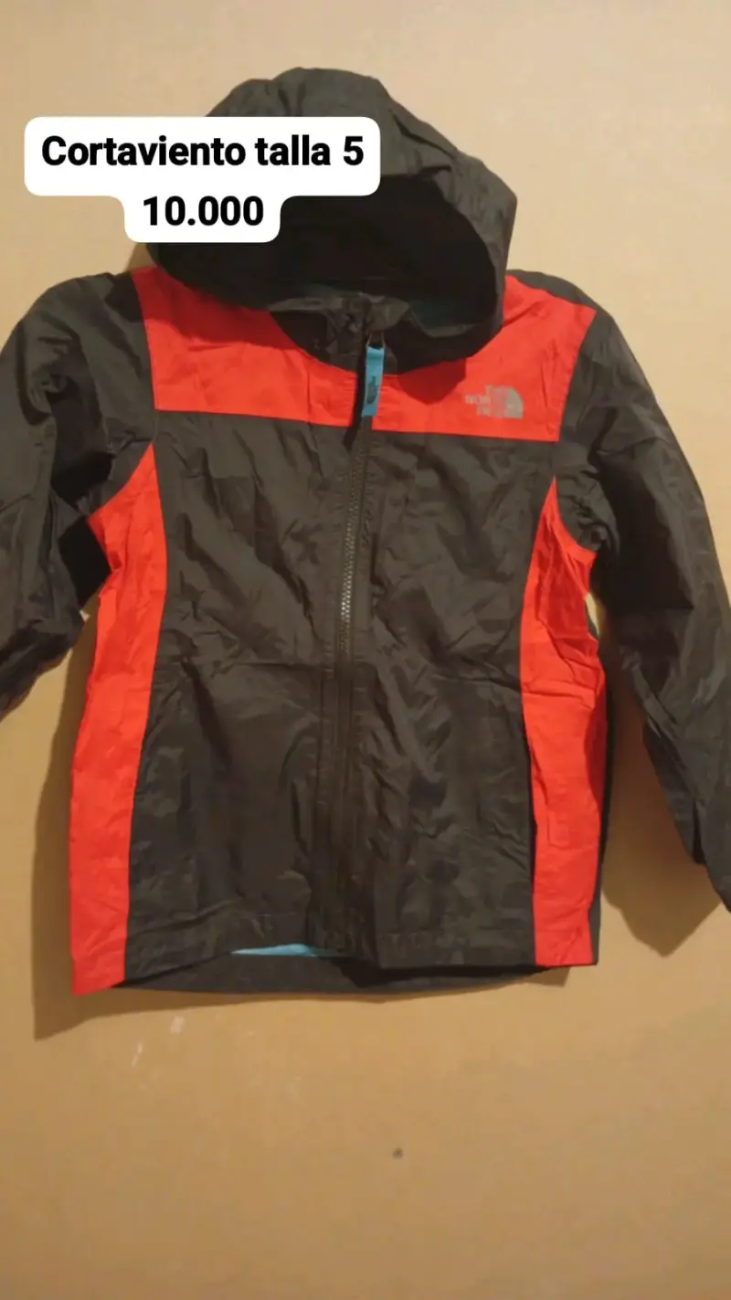 Cortaviento infantil negro y rojo the north face - 1