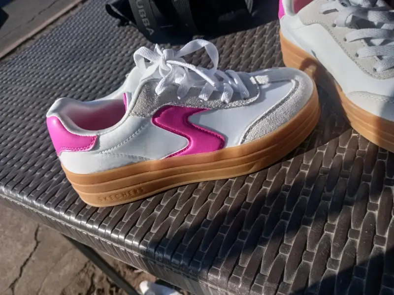 Zapatillas Skechers blancas con rosa - 2