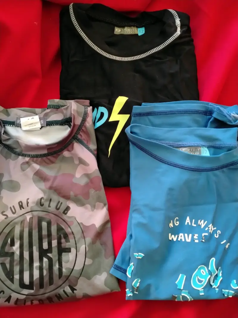 Poleras surf estampadas para niños