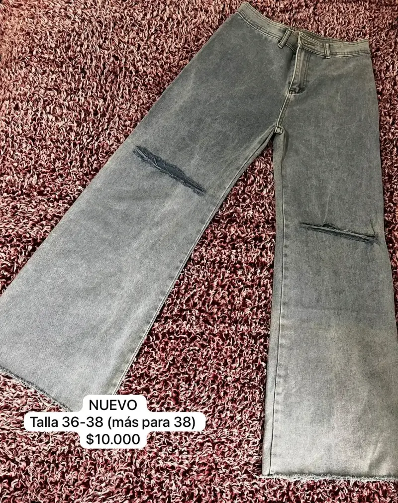 Jeans grises con rasgados
