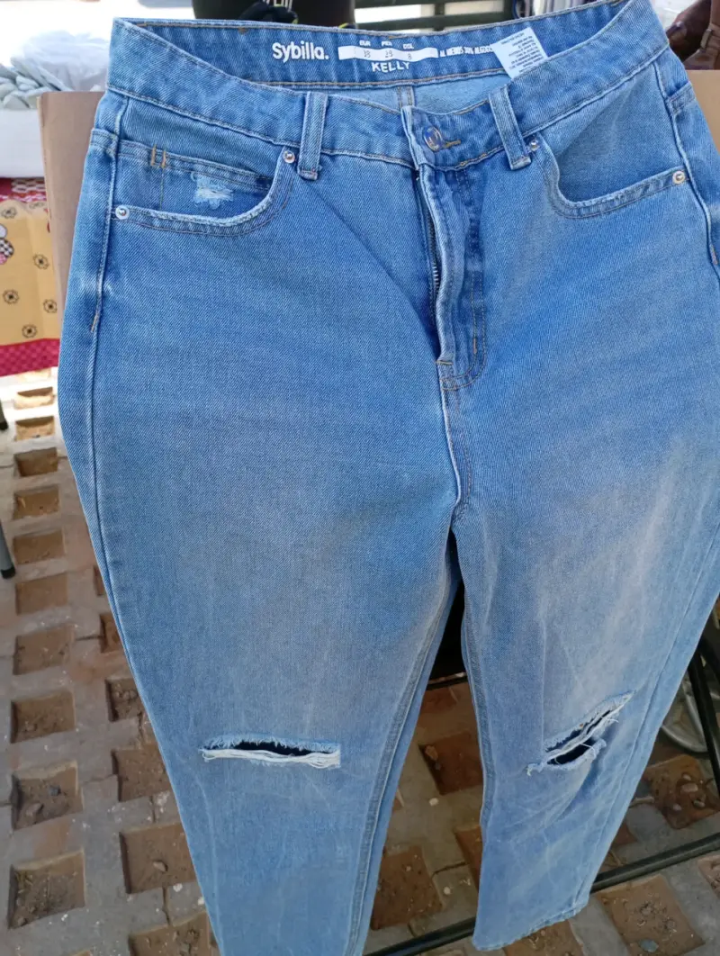 Jeans azules rasgados Sybilla