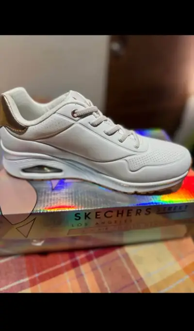 Zapatillas blancas Skechers nuevas - miniatura 2
