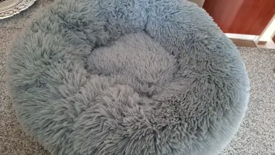 Cama para mascota gris suave - miniatura 3