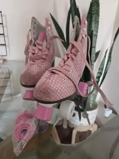 Patines de Cuatro Ruedas Rosados - miniatura 1