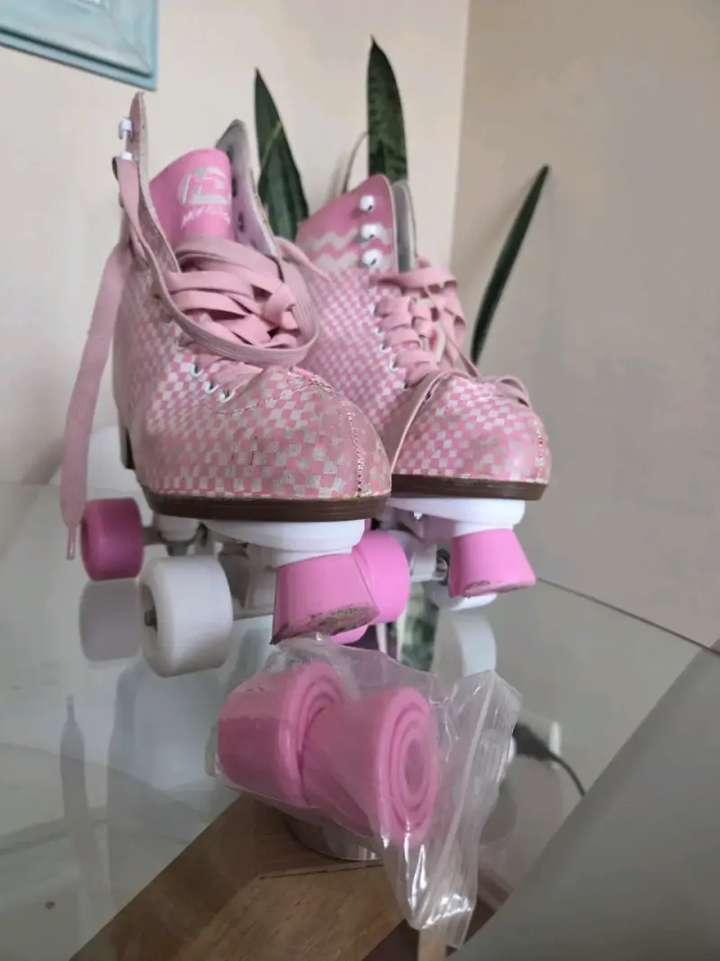Patines de Cuatro Ruedas Rosados - 2